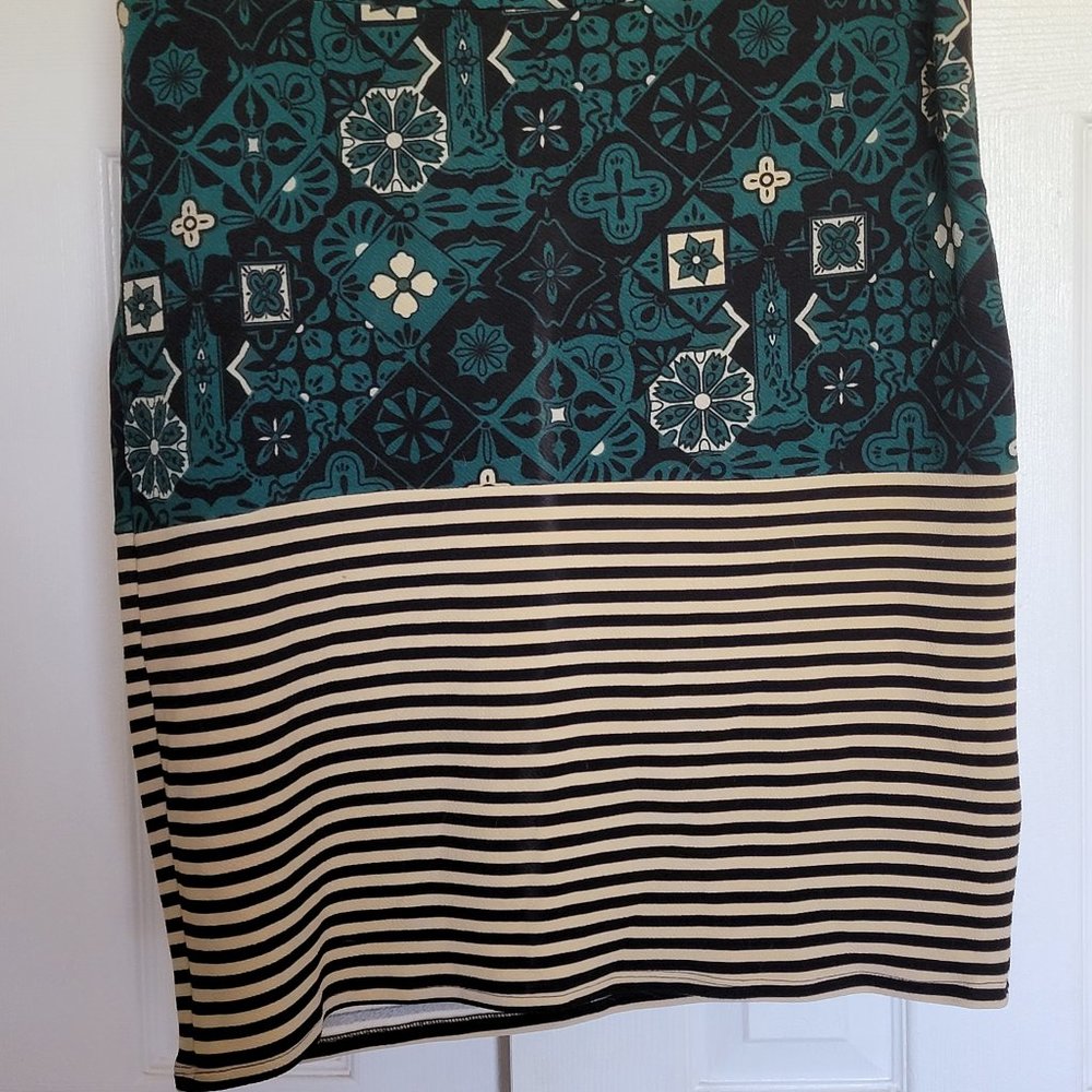 LulaRoe 3XL Cassie Skirt - Turquoise Mandala Print w/ Bottom Stripes